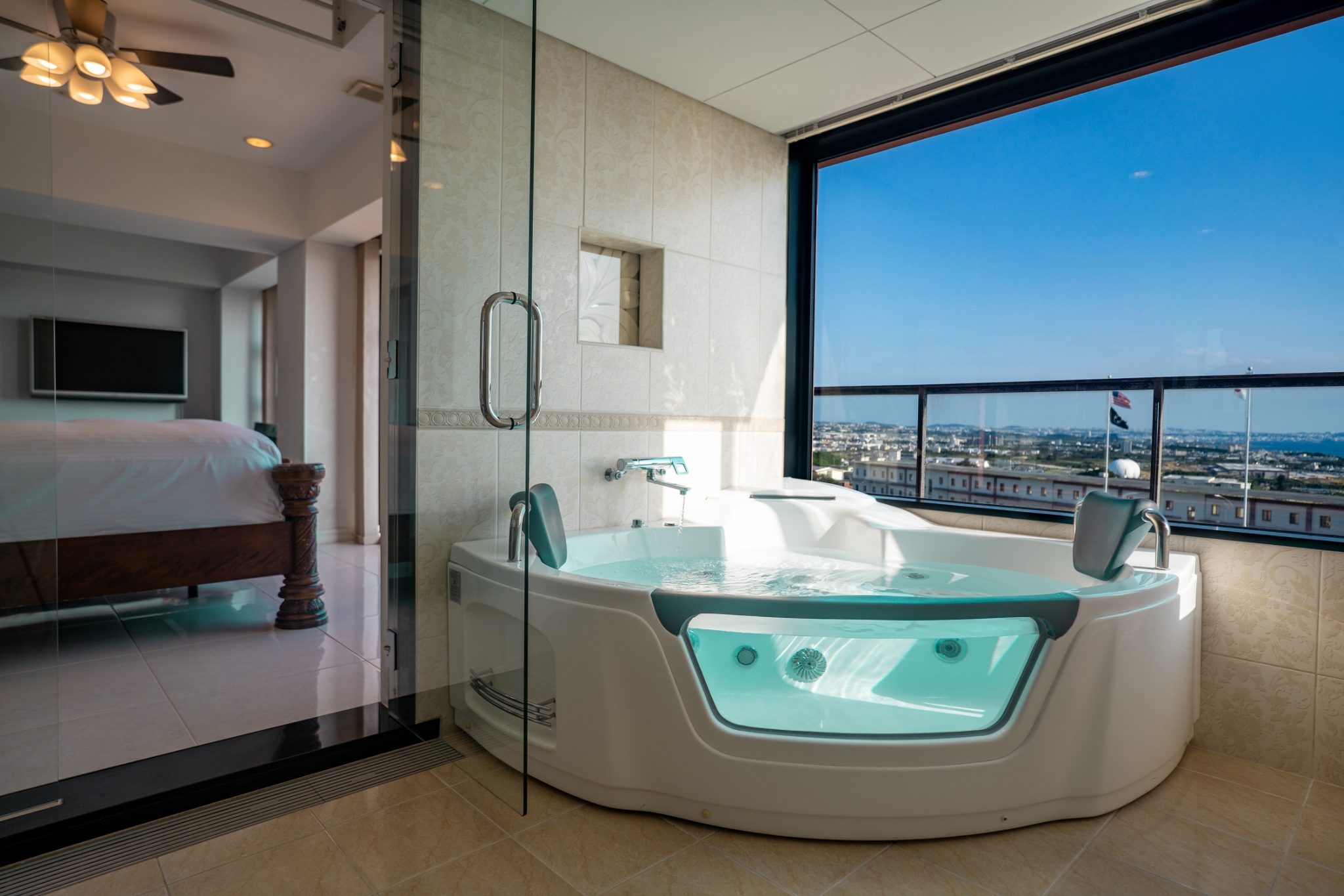 【ホテル棟】ローヤルオーシャンコーナースイート