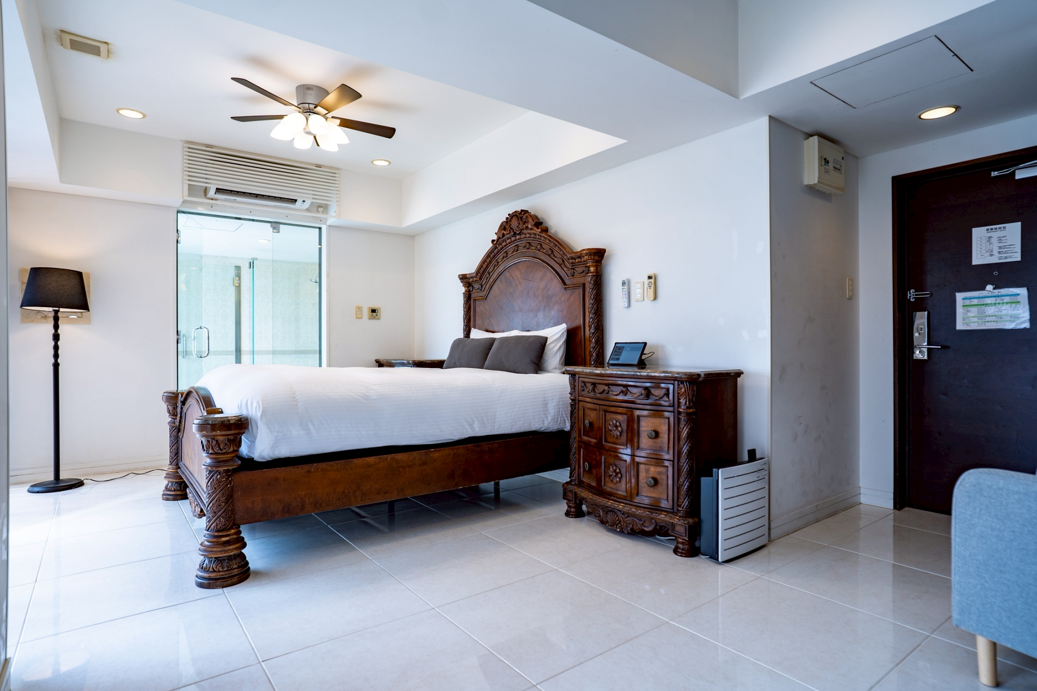 【ホテル棟】ローヤルオーシャンコーナースイート