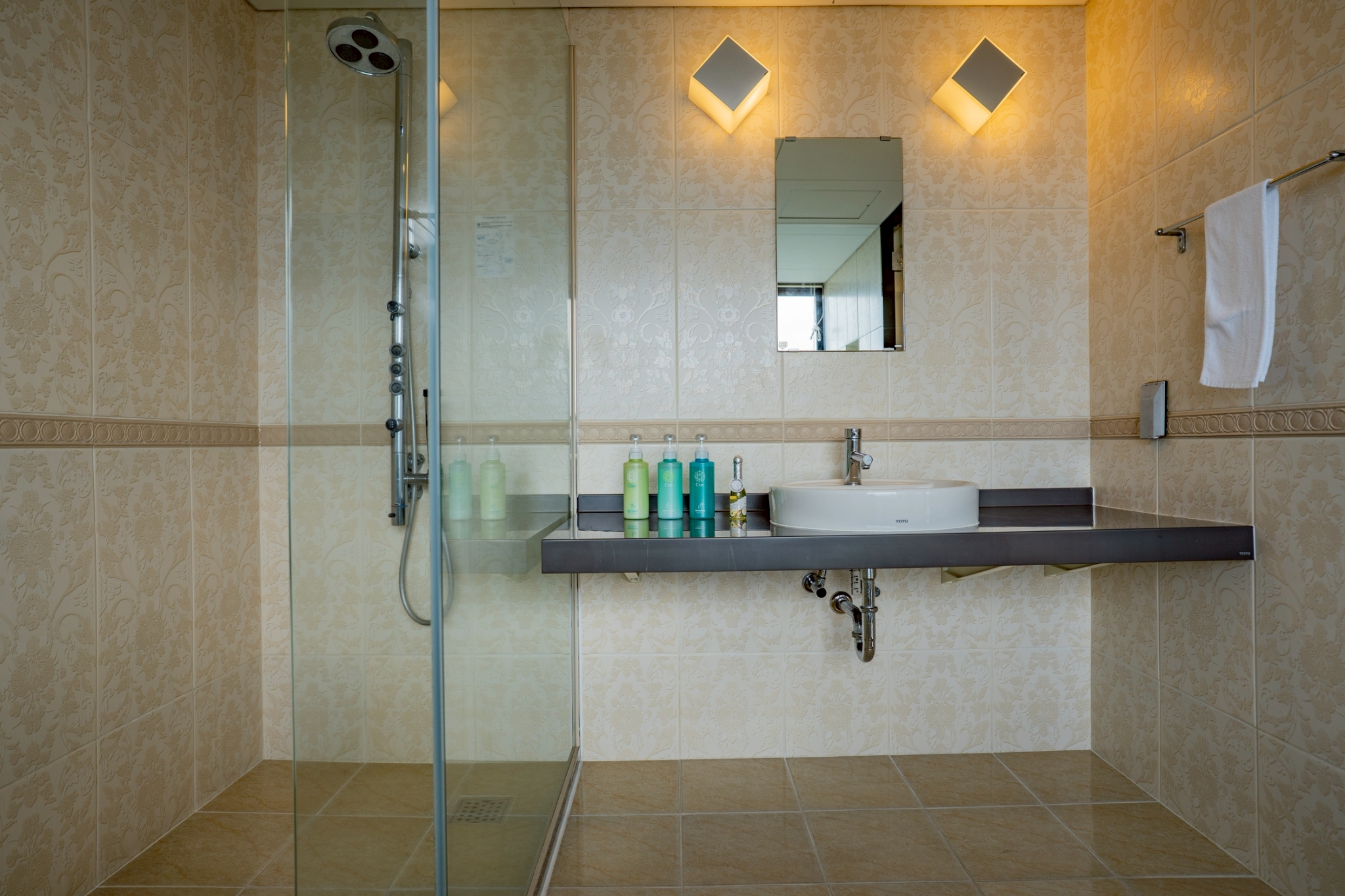 【ホテル棟】ローヤルオーシャンコーナースイート