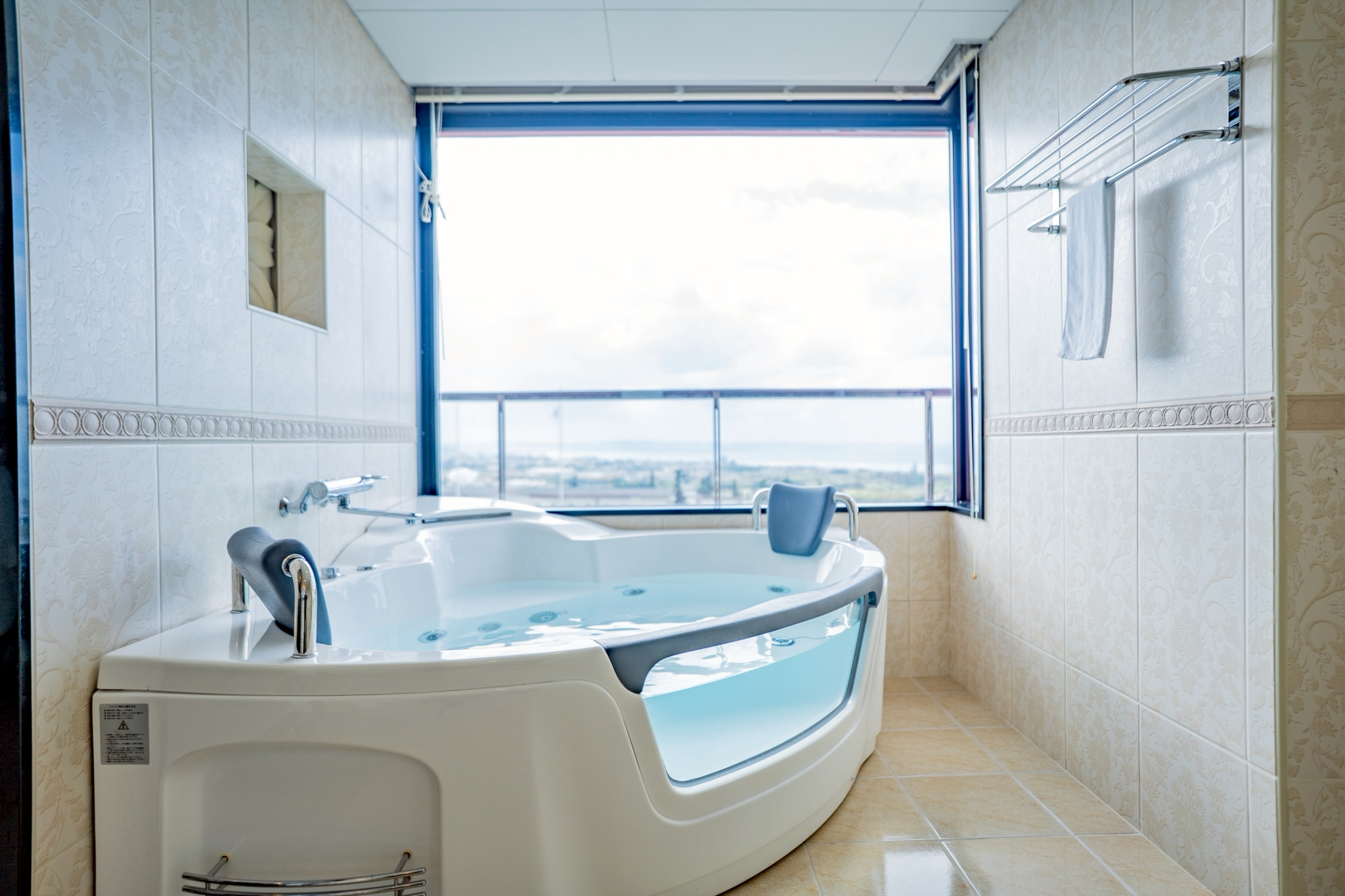 【ホテル棟】ローヤルオーシャンコーナースイート