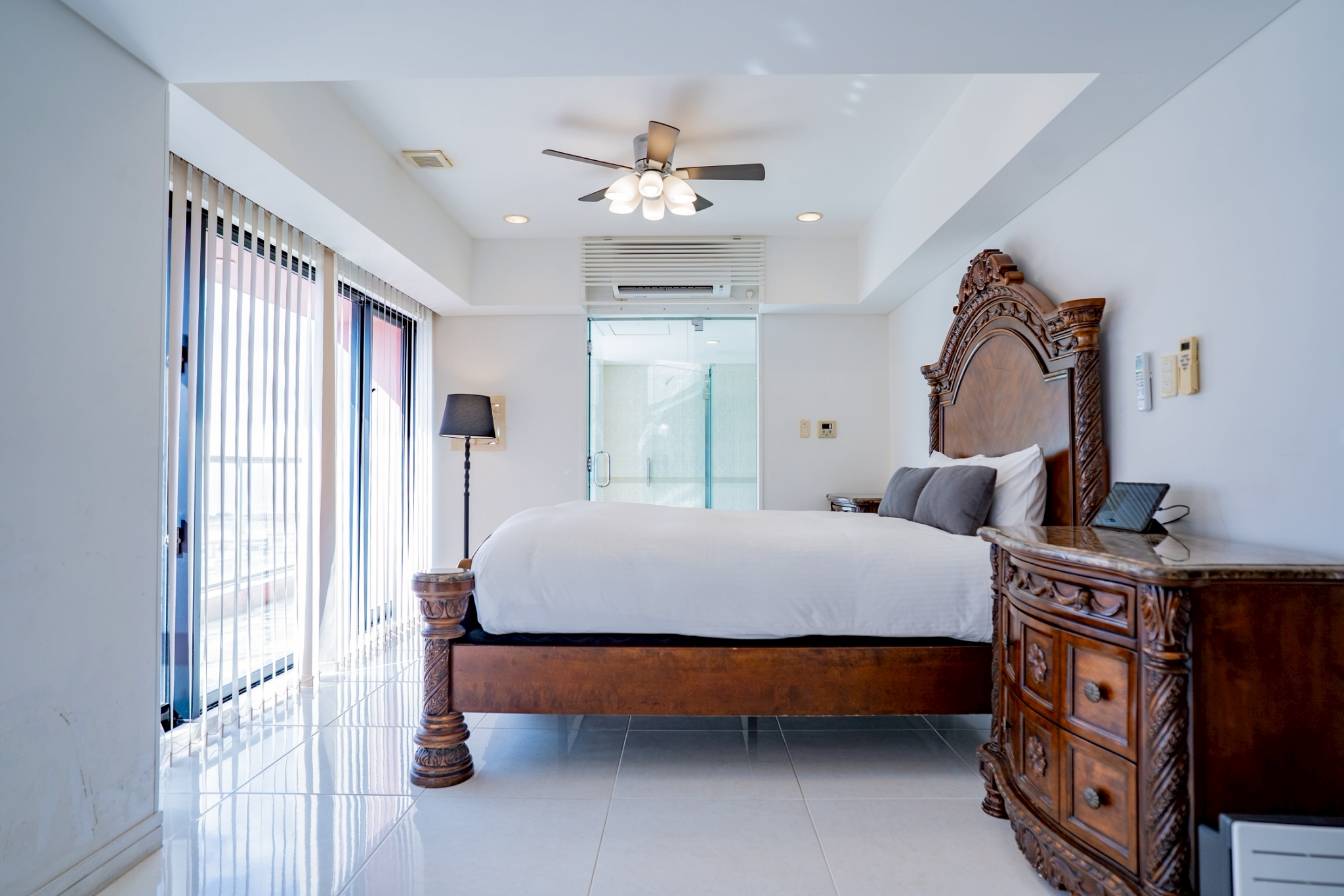 【ホテル棟】ローヤルオーシャンコーナースイート