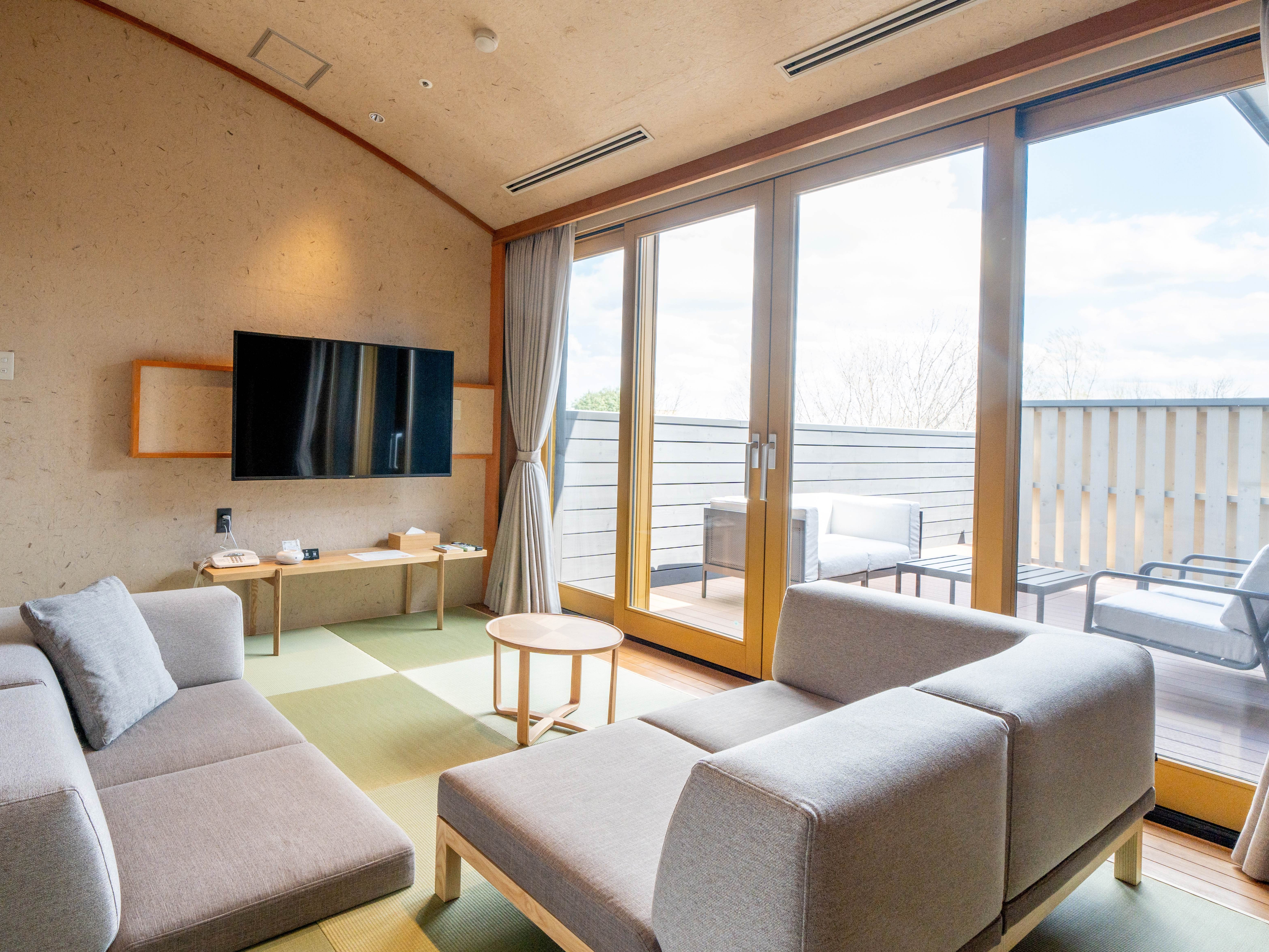 客室一例／春の海　露天風呂付特別室（メゾネットタイプ）