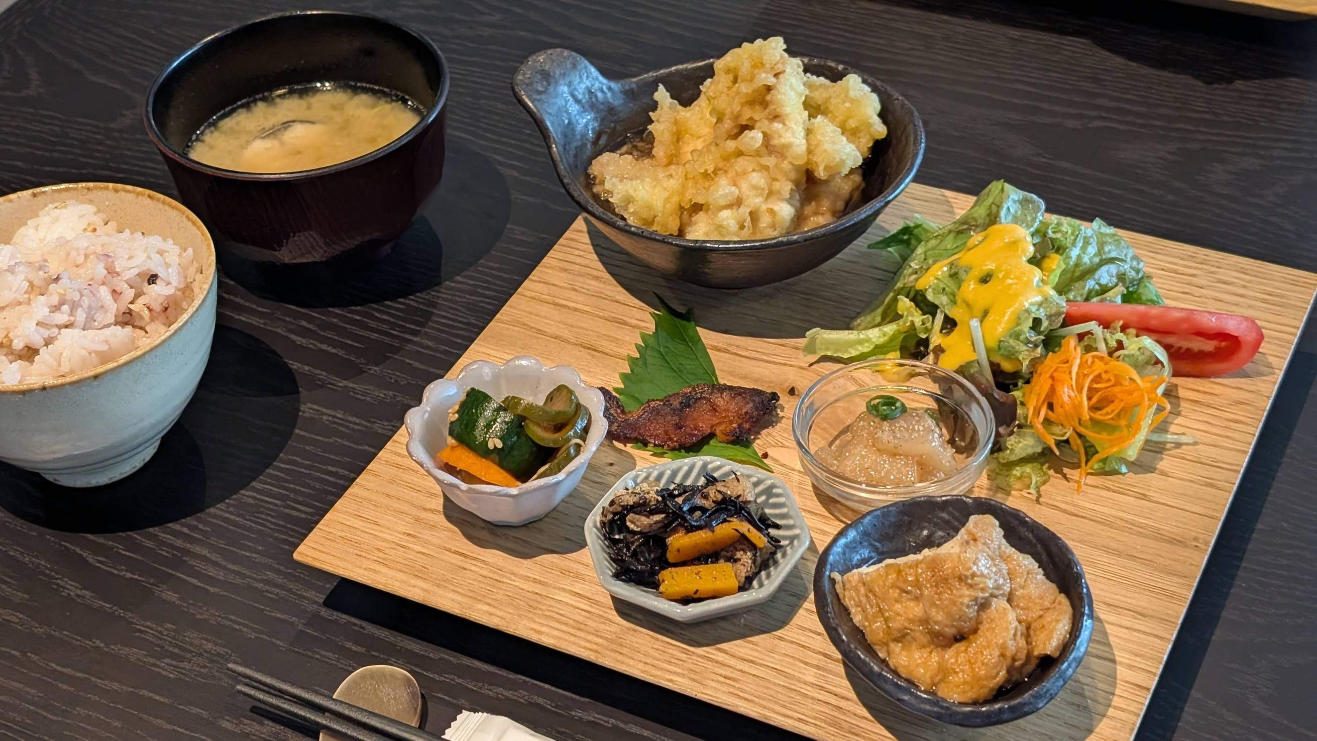 【期間限定お試しプラン】「夜のカフェ飯」×「カフェの朝ごはん」海辺のカフェで1泊2食