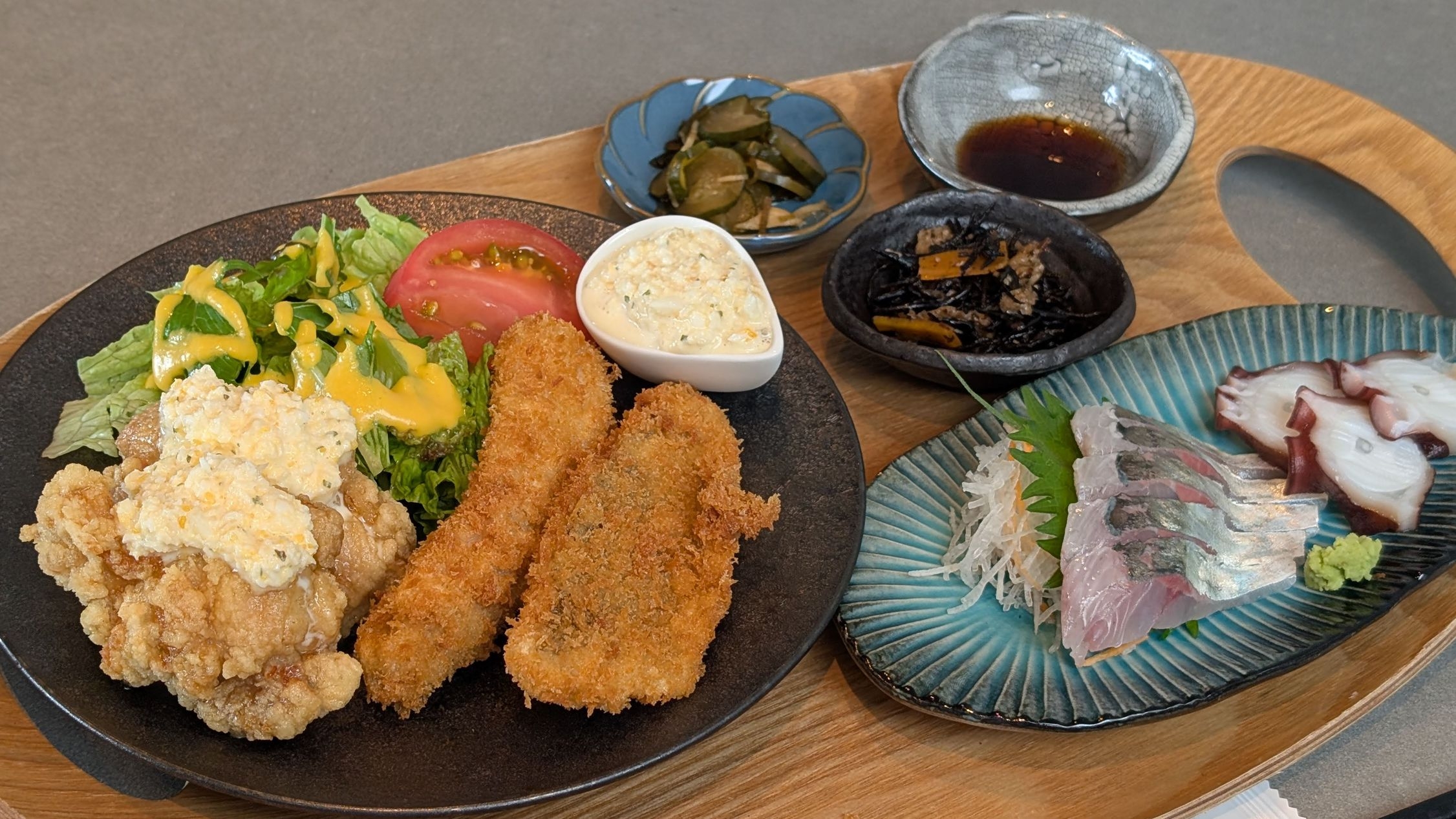 【期間限定お試しプラン】「夜のカフェ飯」×「カフェの朝ごはん」海辺のカフェで1泊2食