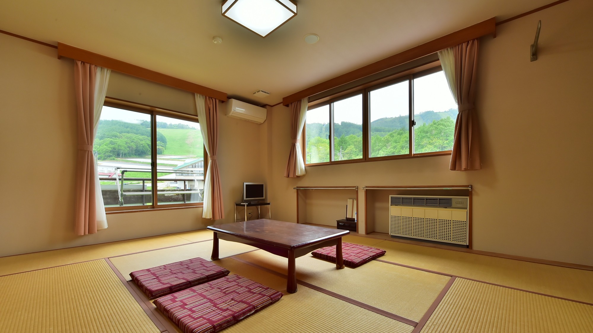 本館　和室の一例（10畳）