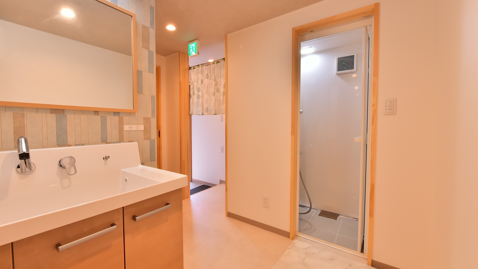 別館～Pozzaポッツァ～　貸切サウナ脱衣所　シャワーブース完備（別料金・事前にお問合せください）