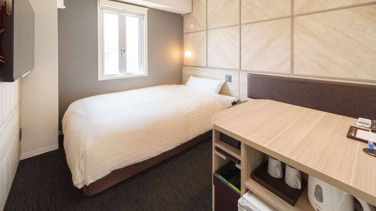 ワイドデスクで作業も捗ります