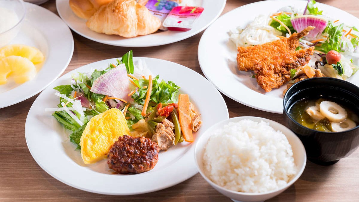 朝食時間（月～土）6:30～8:30（日・祝）6:30～9:00　和洋のビュッフェ形式です