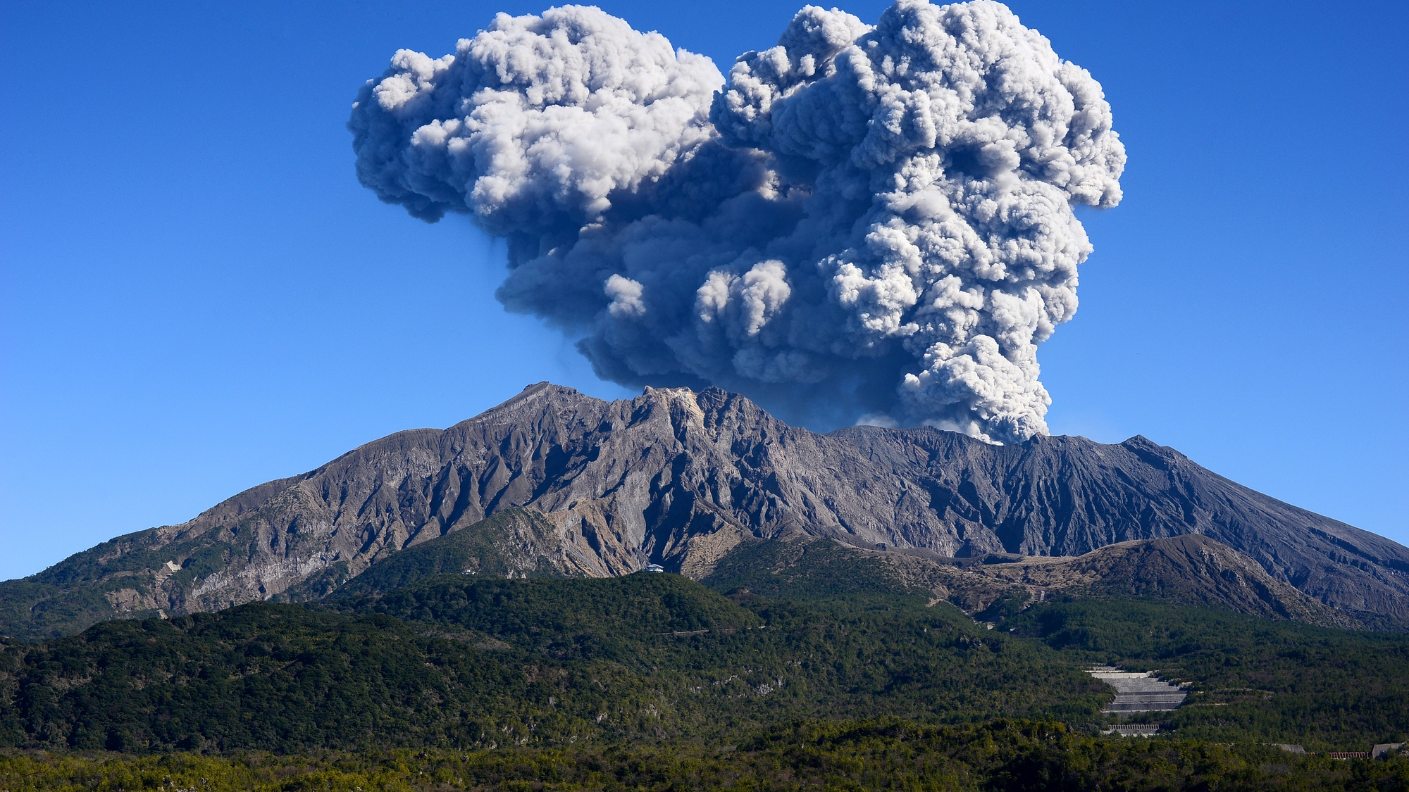 【桜島】当館から車とフェリーで約90分