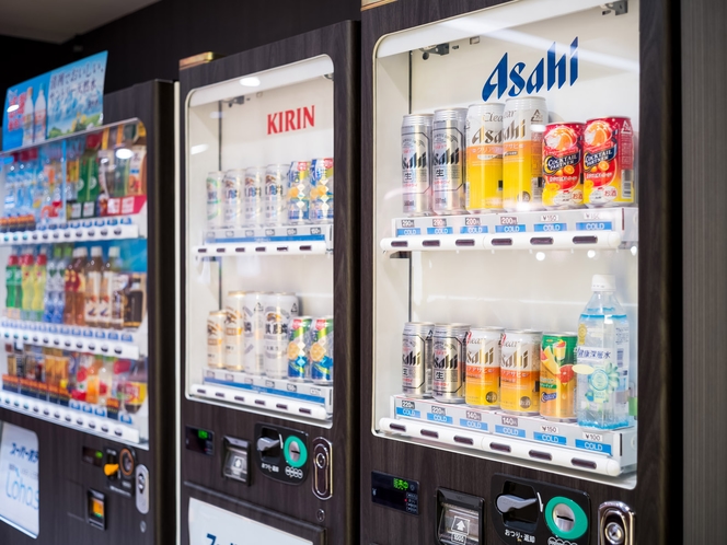 １F自販機！アルコールも売ってます★