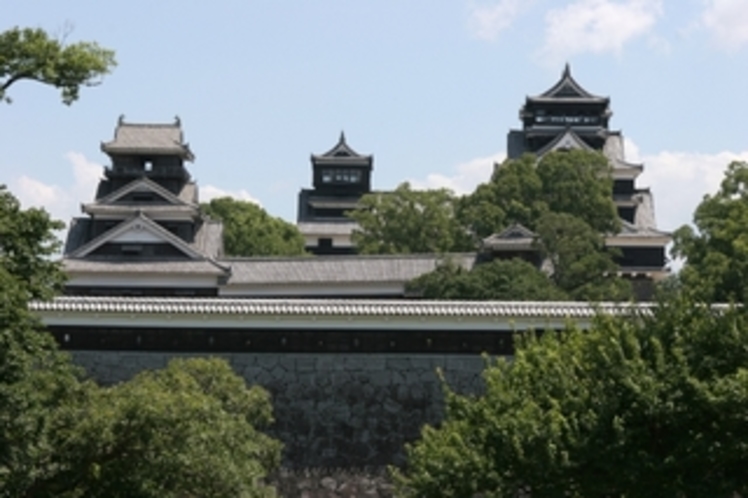 日本三大名城の一つ「熊本城」　ホテルから徒歩約15分です。