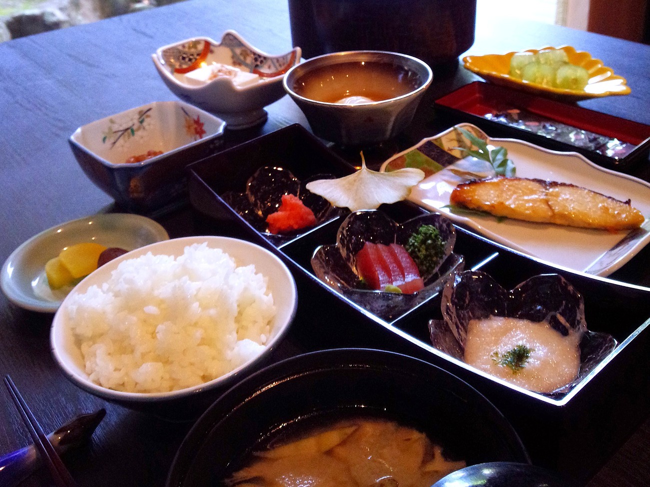 温泉でのんびり♪朝は好評の朝食で素敵な一日を！【朝食付プラン】