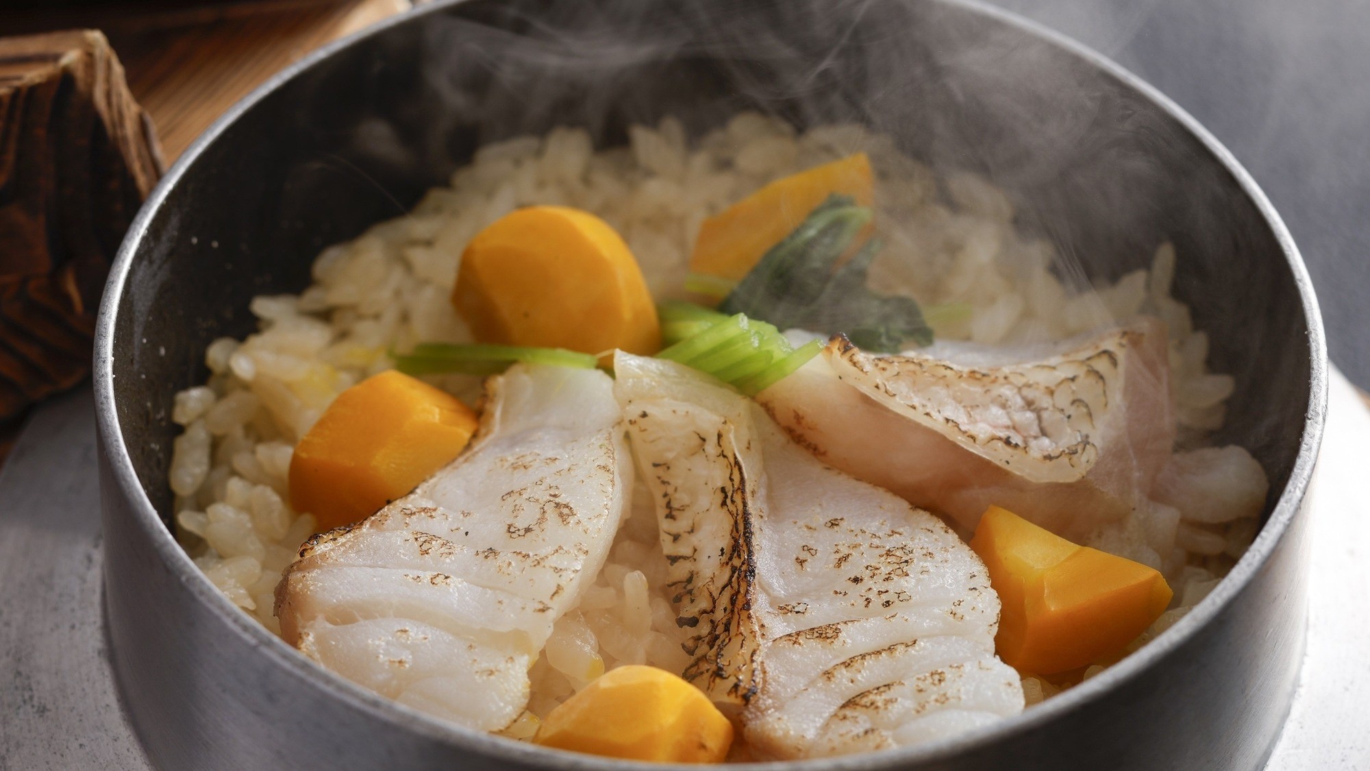 旬の栗と甘鯛の釜飯