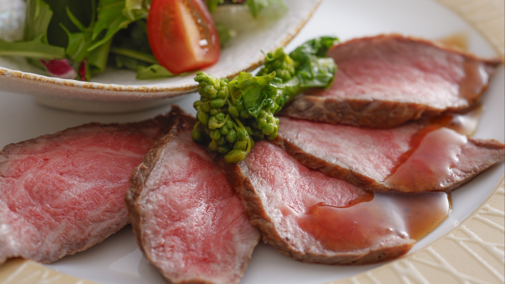 熊野牛のローストビーフサラダ仕立て