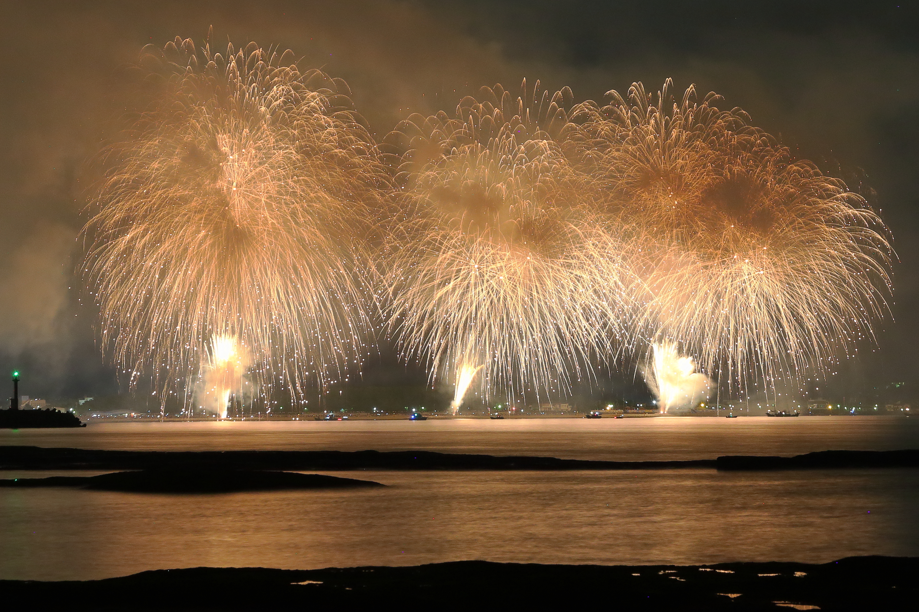扇ヶ浜海岸の打ち上げ花火