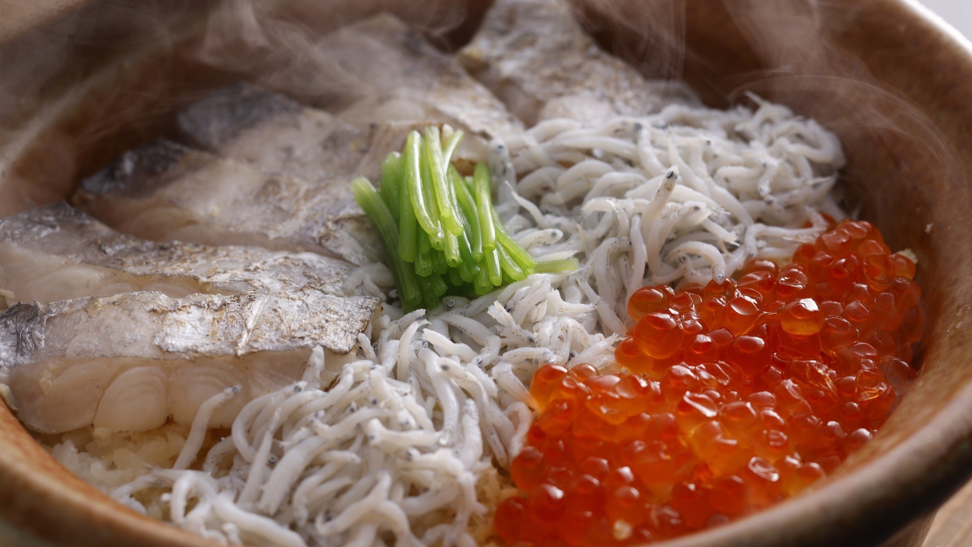太刀魚と紀州しらす、イクラの土鍋御飯