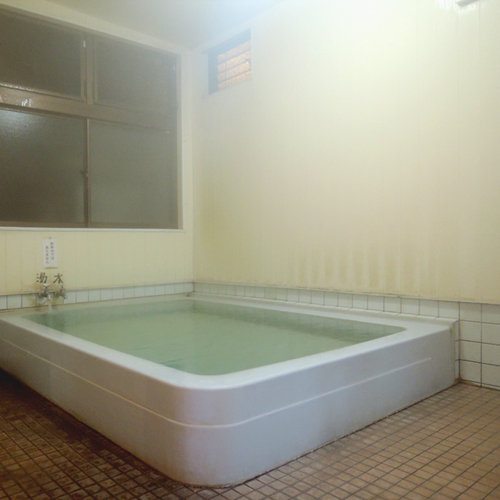 【温泉】掛け流しの天然温泉大浴場、ゆっくりと浸かってリラックス♪  
