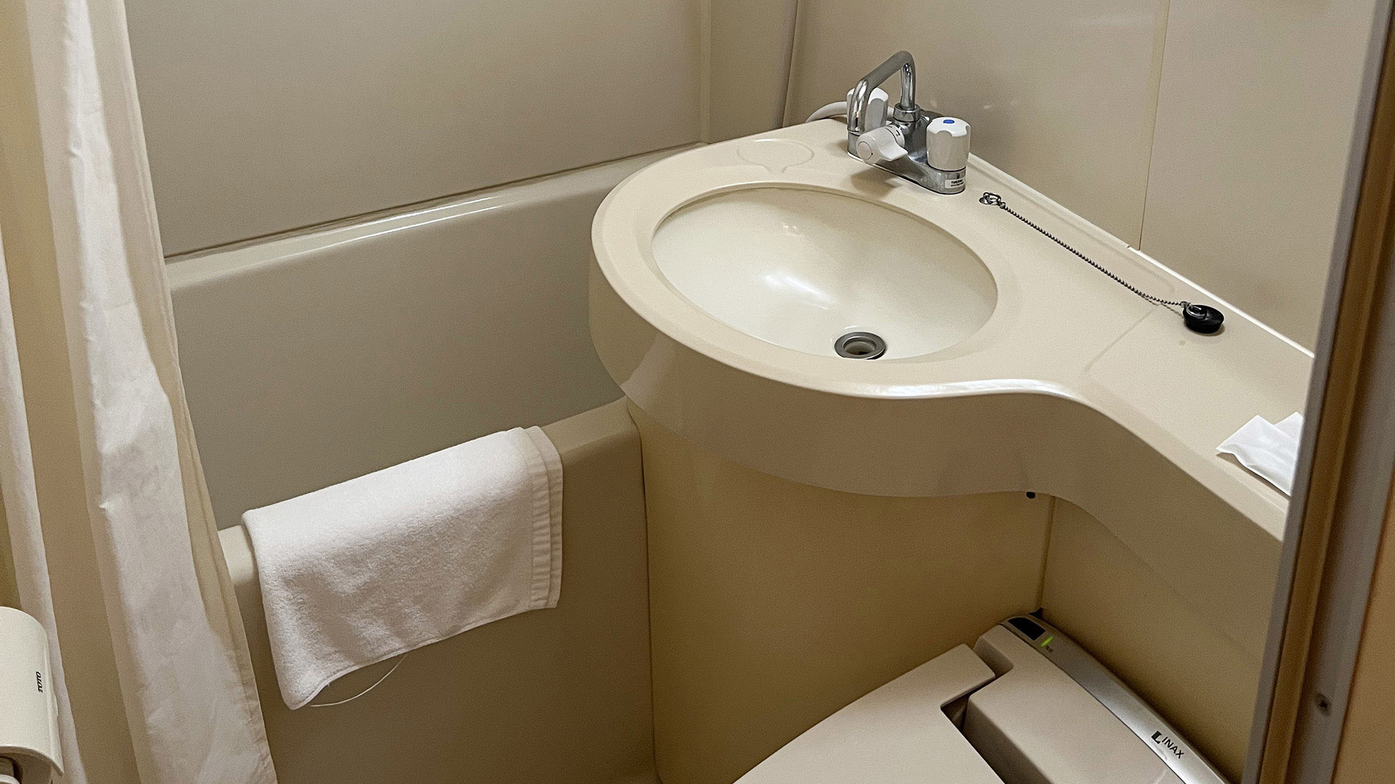 ・【ゆったりツイン】いつでも入浴できるユニットバス付で安心。トイレは温水洗浄機能きです