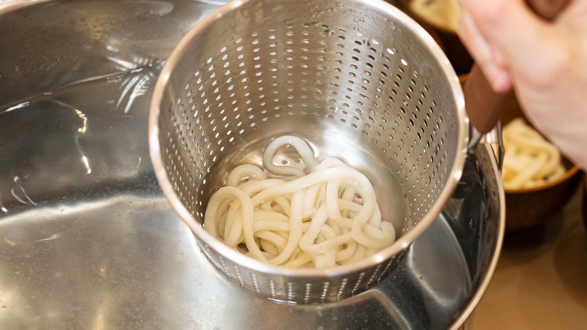 【体験型朝食】うどん・ラーメンは湯切り体験ができます