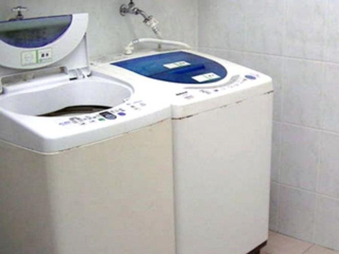 館内には無料で使用できる洗濯機を完備しております。