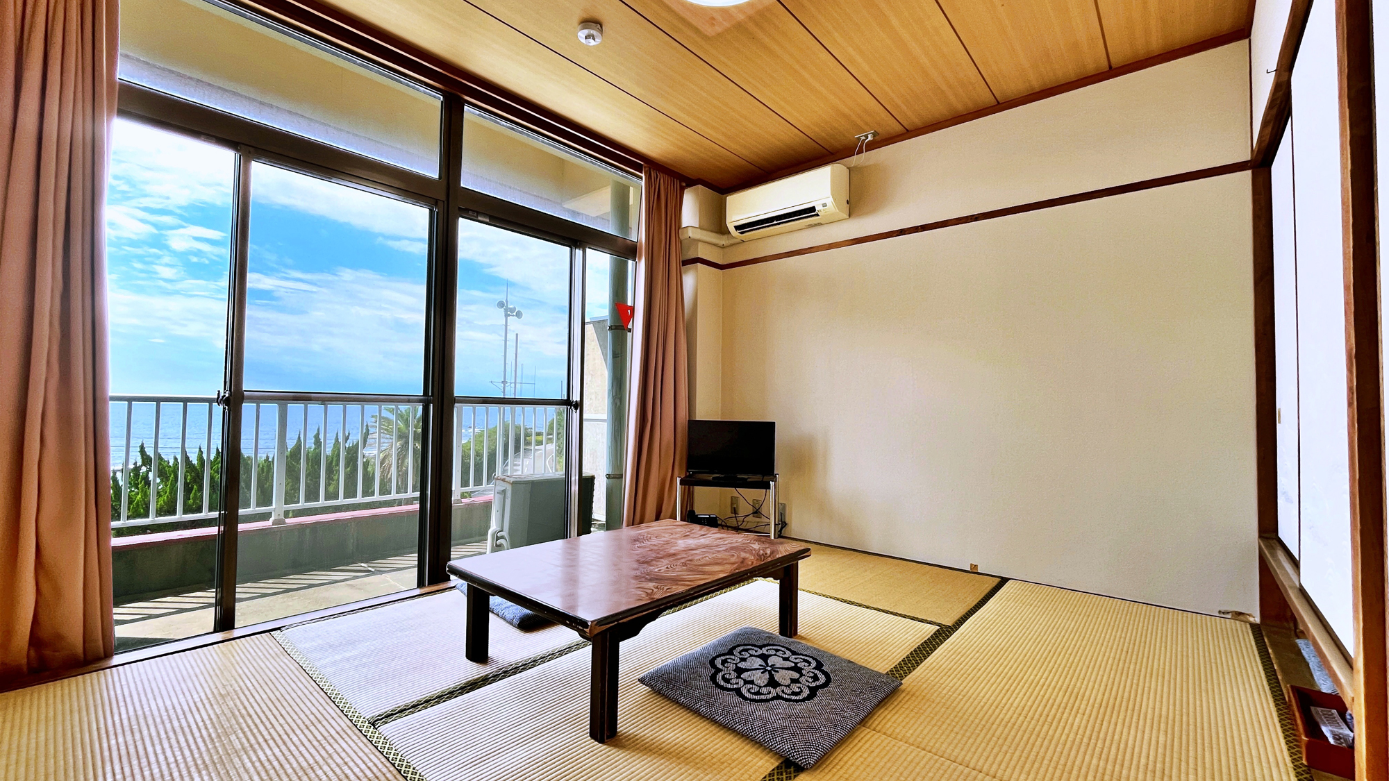 【海側】太平洋を一望　和室6畳 