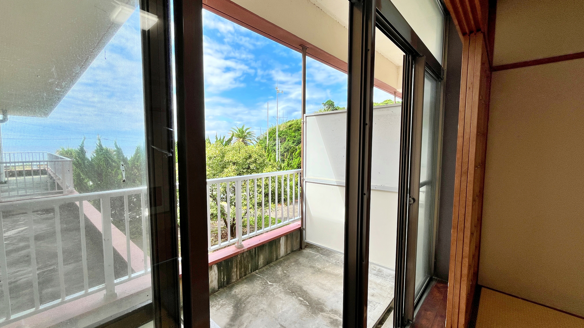 【海側】ゆったりくつろぐ　和室8畳