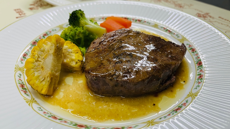 ペンション夕食♢メイン肉料理（一例）