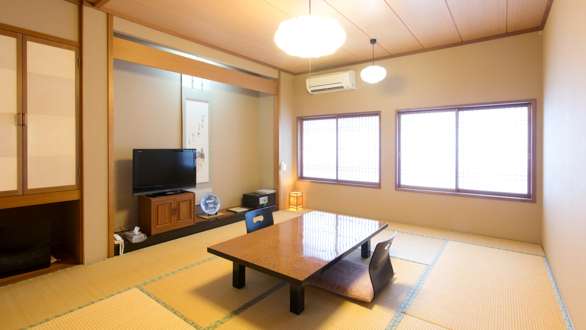 和室　9～11畳のおまかせ部屋です。全室洗浄機付トイレ・洗面完備