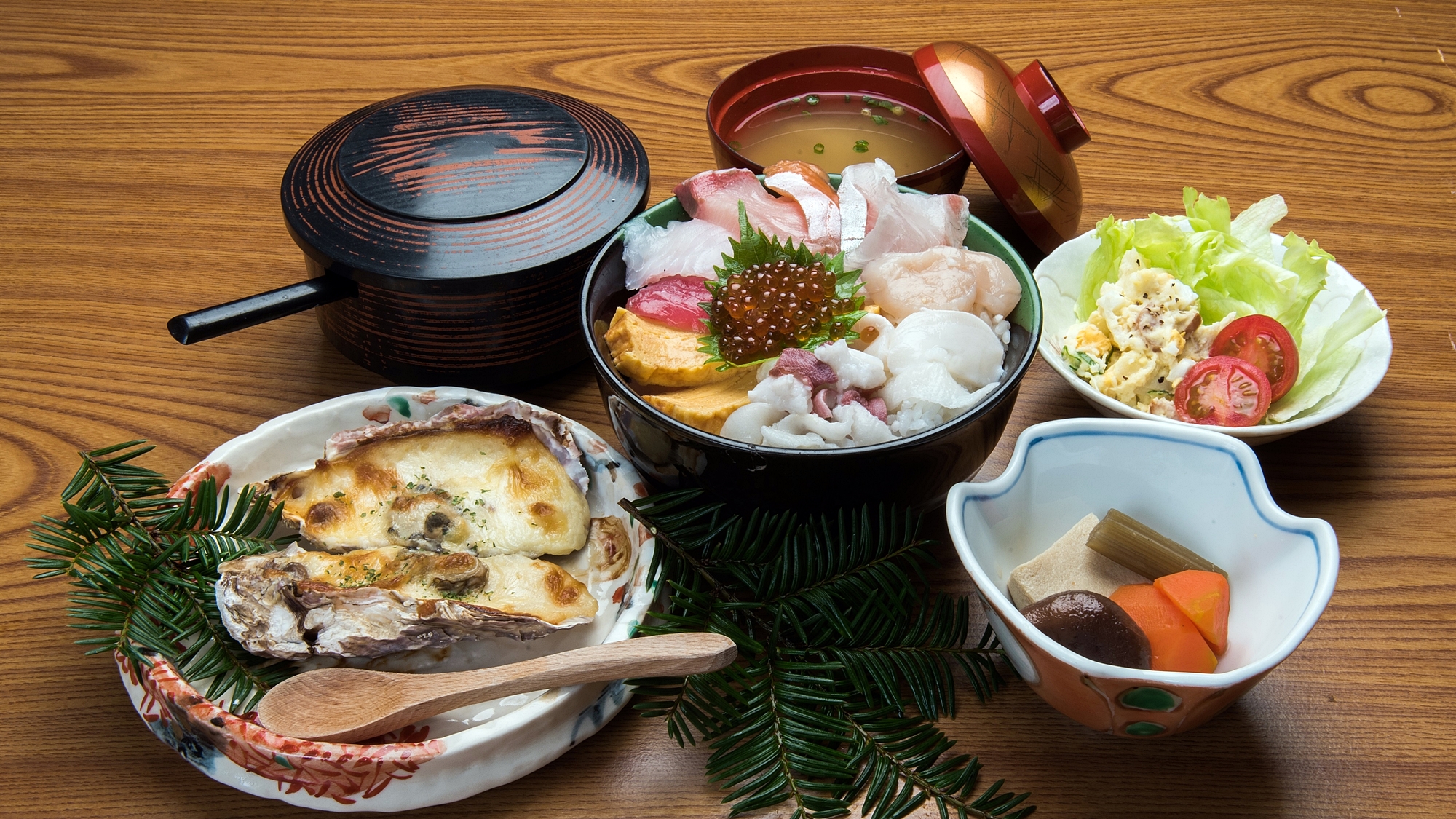 *【お食事】海鮮丼御膳：北海道の新鮮な魚介類を使った海鮮丼などをご用意