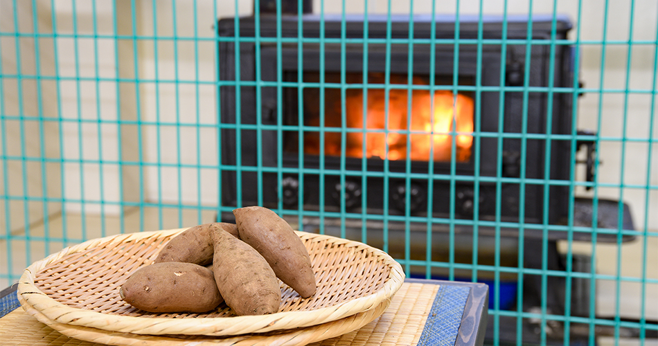 【焼き芋サービス】※冬季限定＿お1人様1つまで。薪ストーブでじっくり温めてからご賞味ください