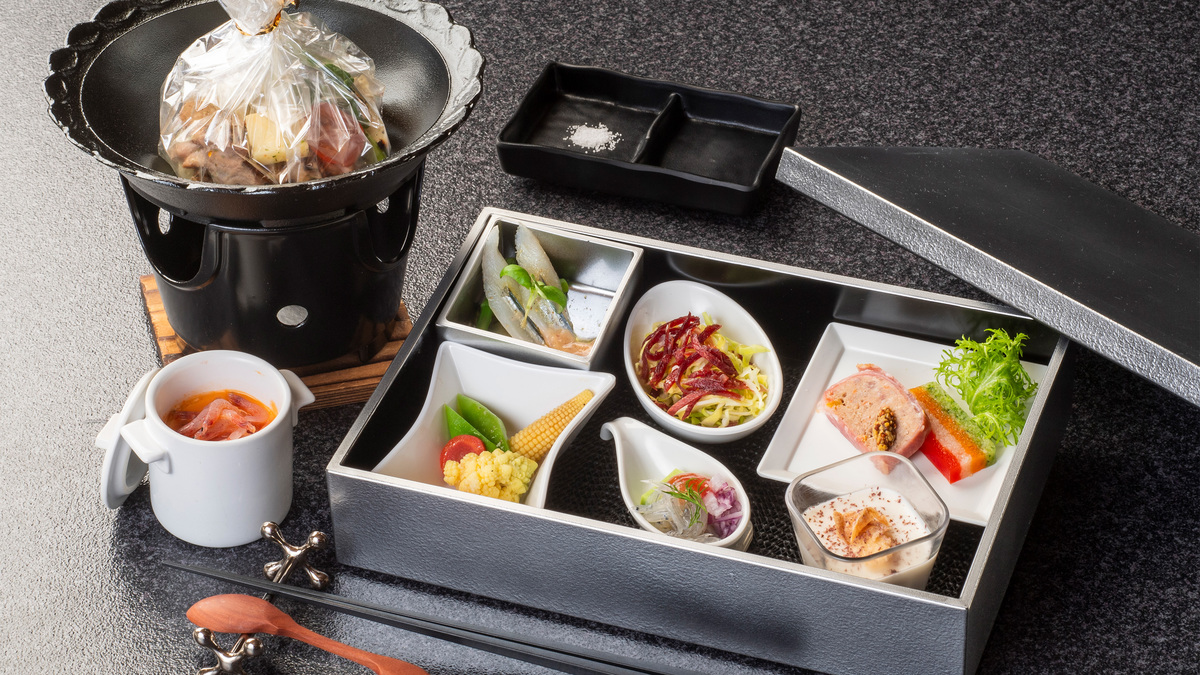 【カップル・女性におすすめ】ACAO FOREST チケット付き！創作洋食膳＋ハーフバイキングプラン