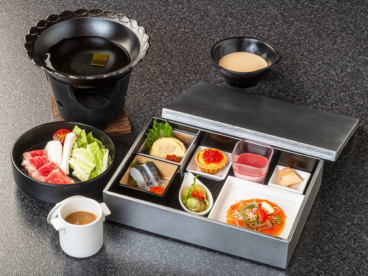 ぷりっぷり大エビのエビチリと食べ応え抜群の黒酢酢豚が登場！『選抜中華フェア』一泊二食付き