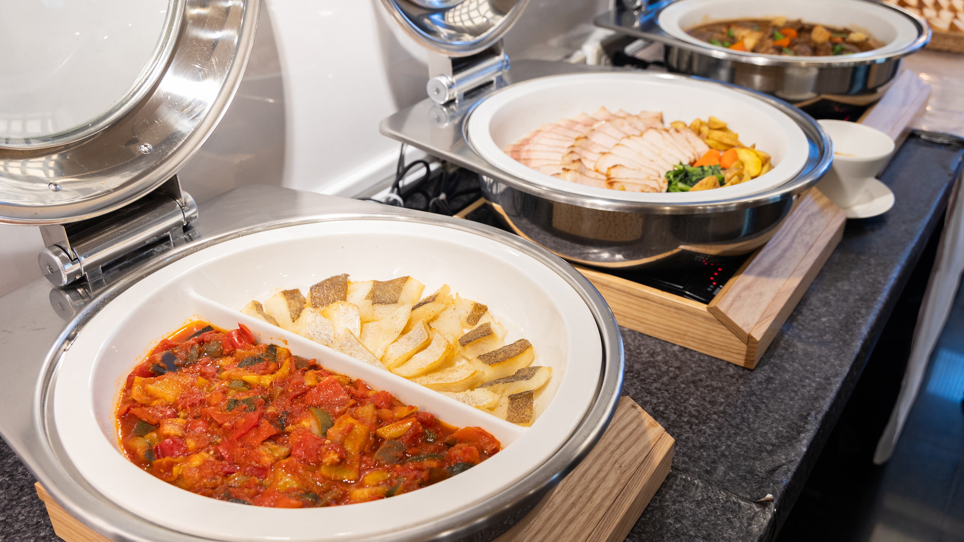 夕食ハーフバイキング一例