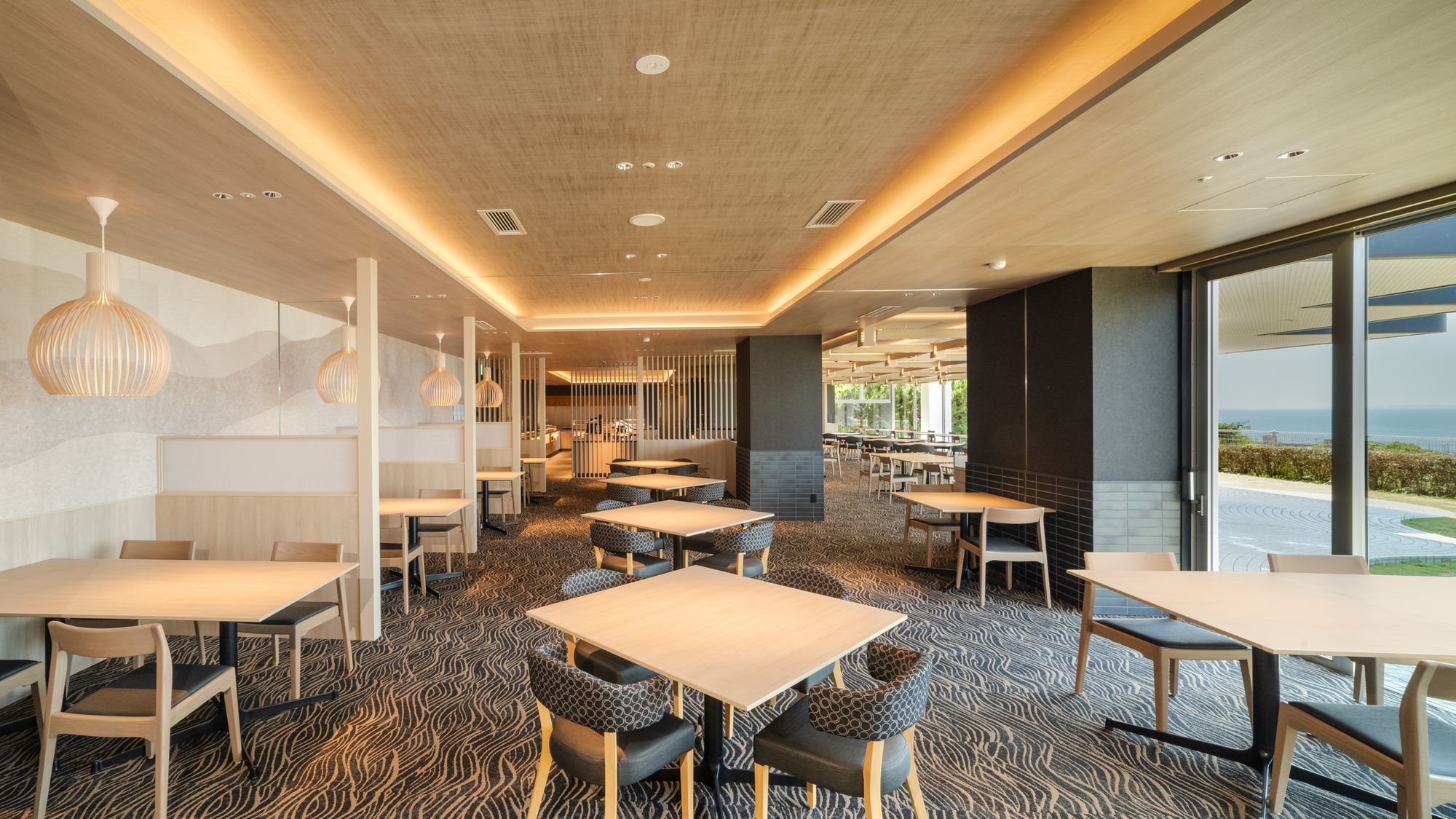 レストラン（2025年8月リニューアル）