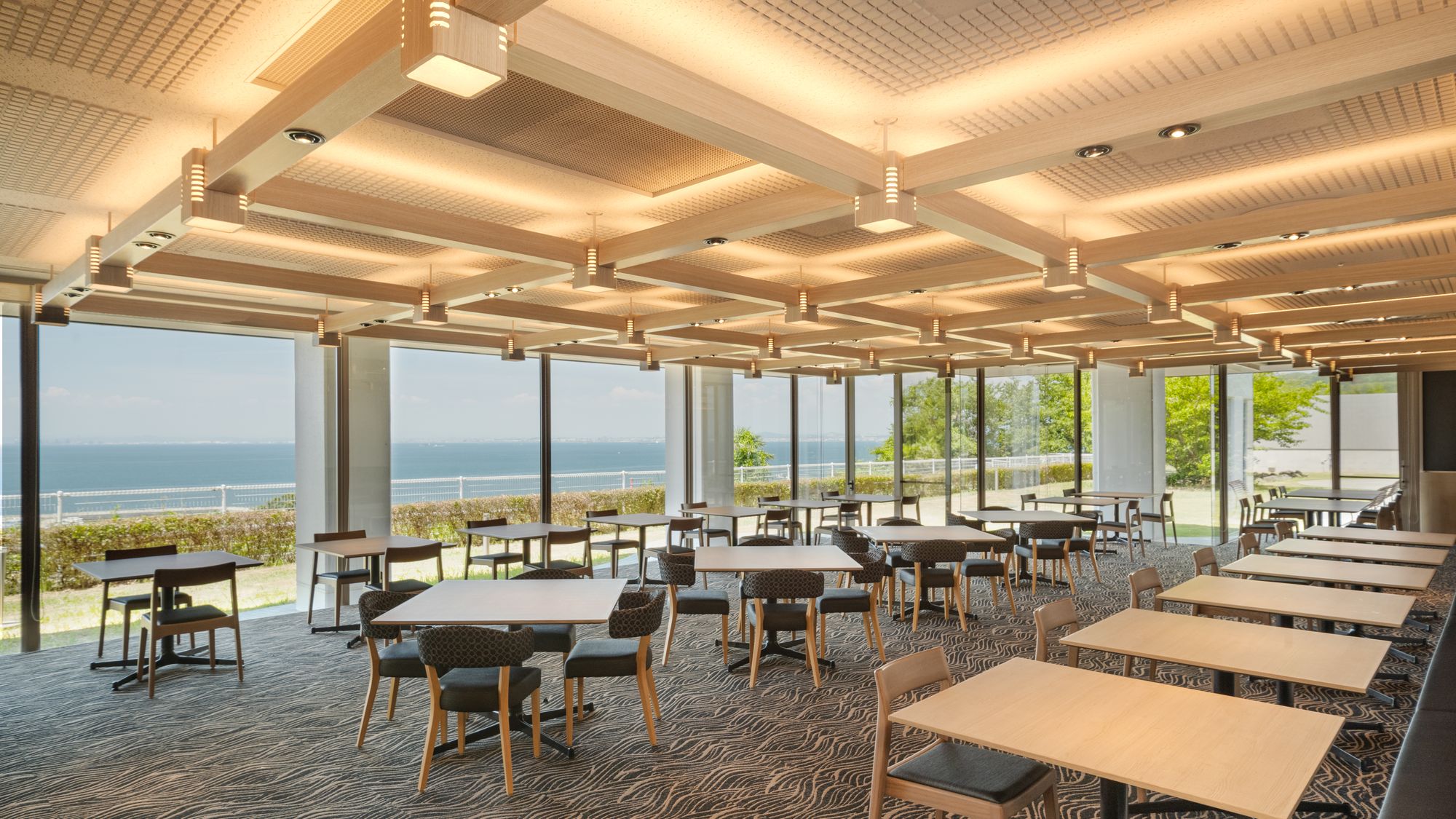 レストラン（2025年8月リニューアル）