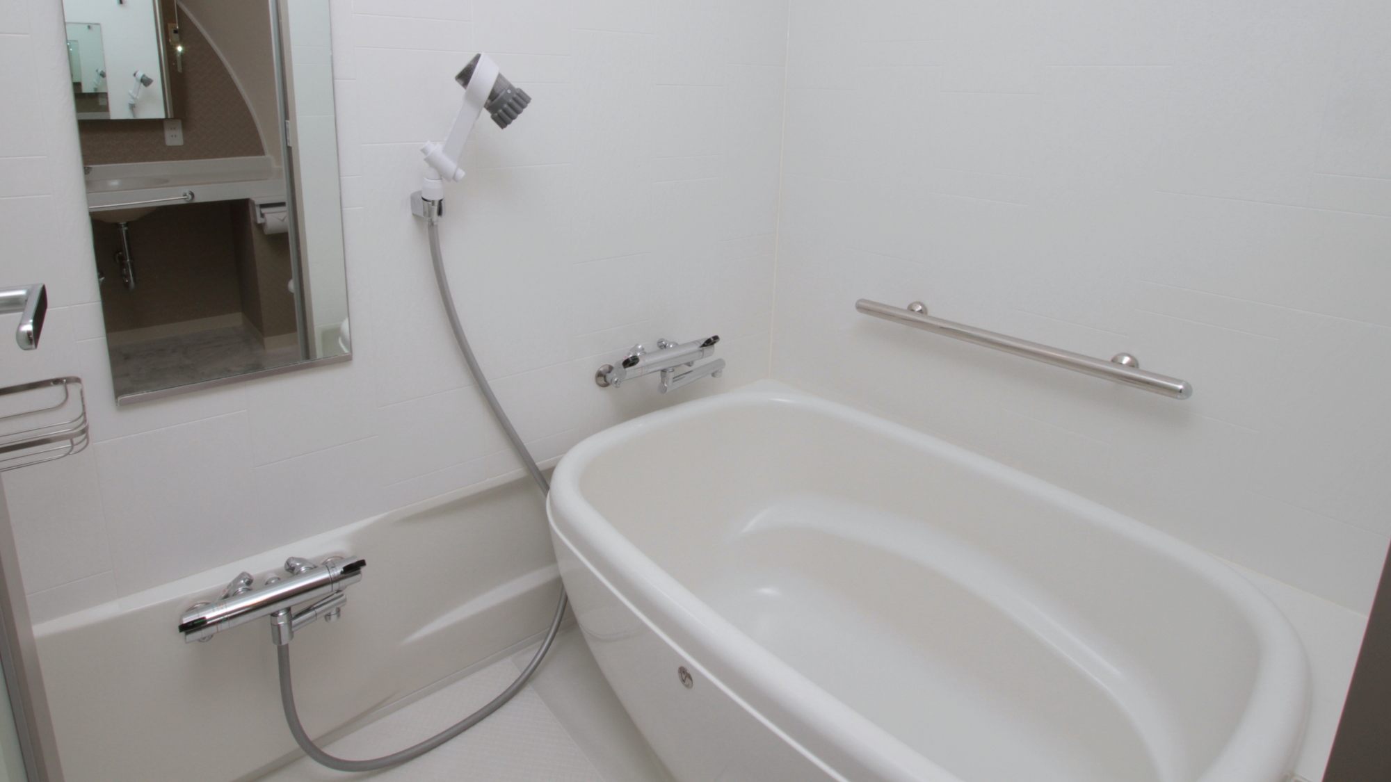 【ファンタジックゾーン】客室バスルーム一例　ミラブルゼロを導入しています。