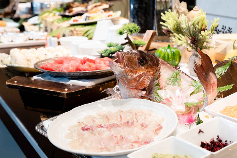 【万博】2種類の温泉券付き♪心もお腹も満足☆漁協直送の海鮮バイキングを楽しもう！