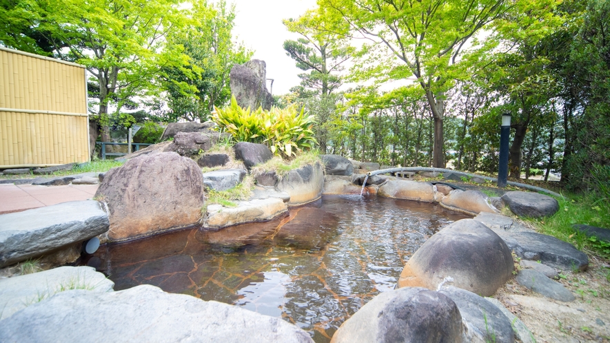 和風庭園に造られた露天風呂