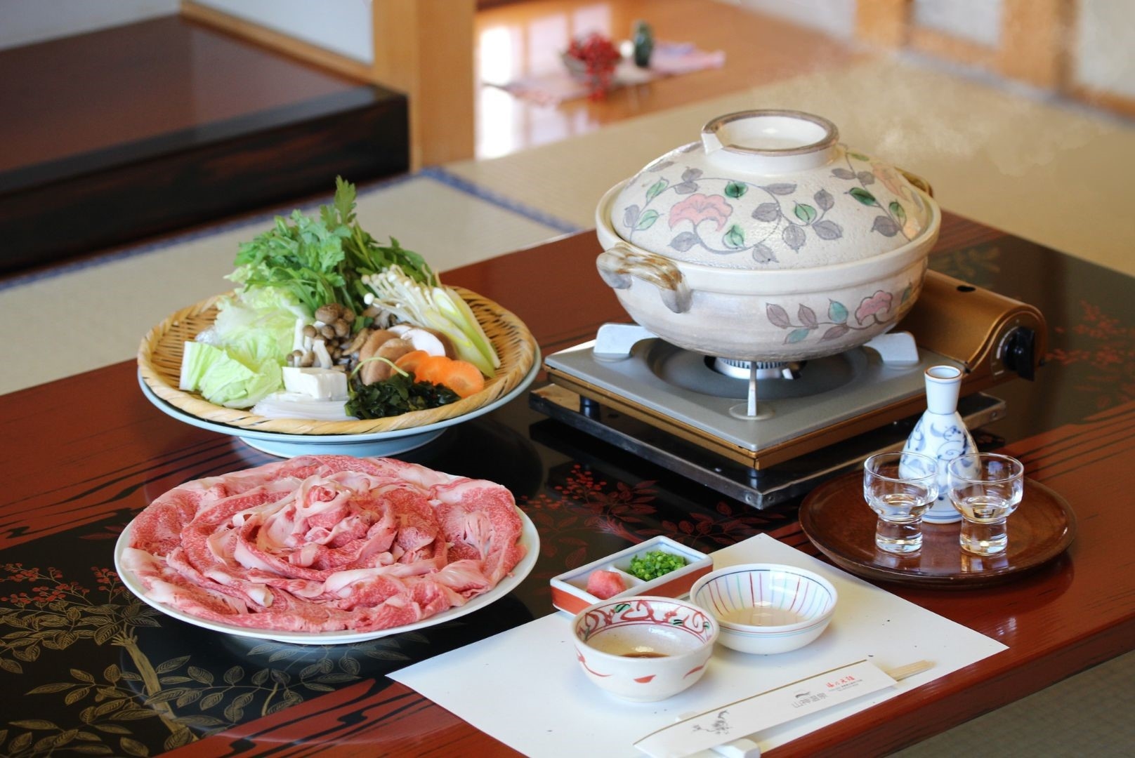 リラぎふ【和牛鍋プラン　二食付き】すき焼きorしゃぶしゃぶ＆温泉極上ステイ〜内風呂温泉付