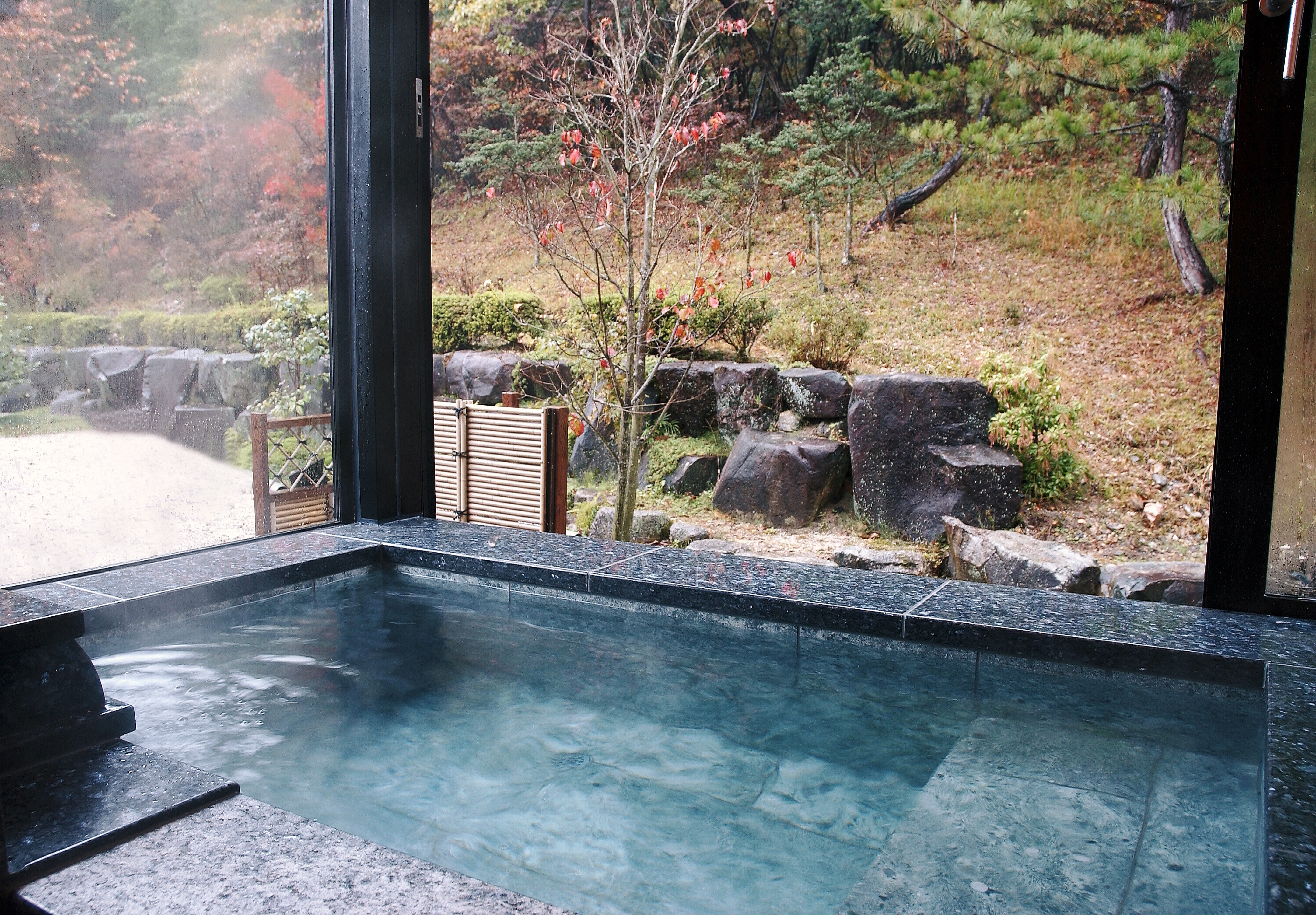 花山水　湯茶寮　１２．５畳＋６畳　内風呂温泉　掘りごたつ　