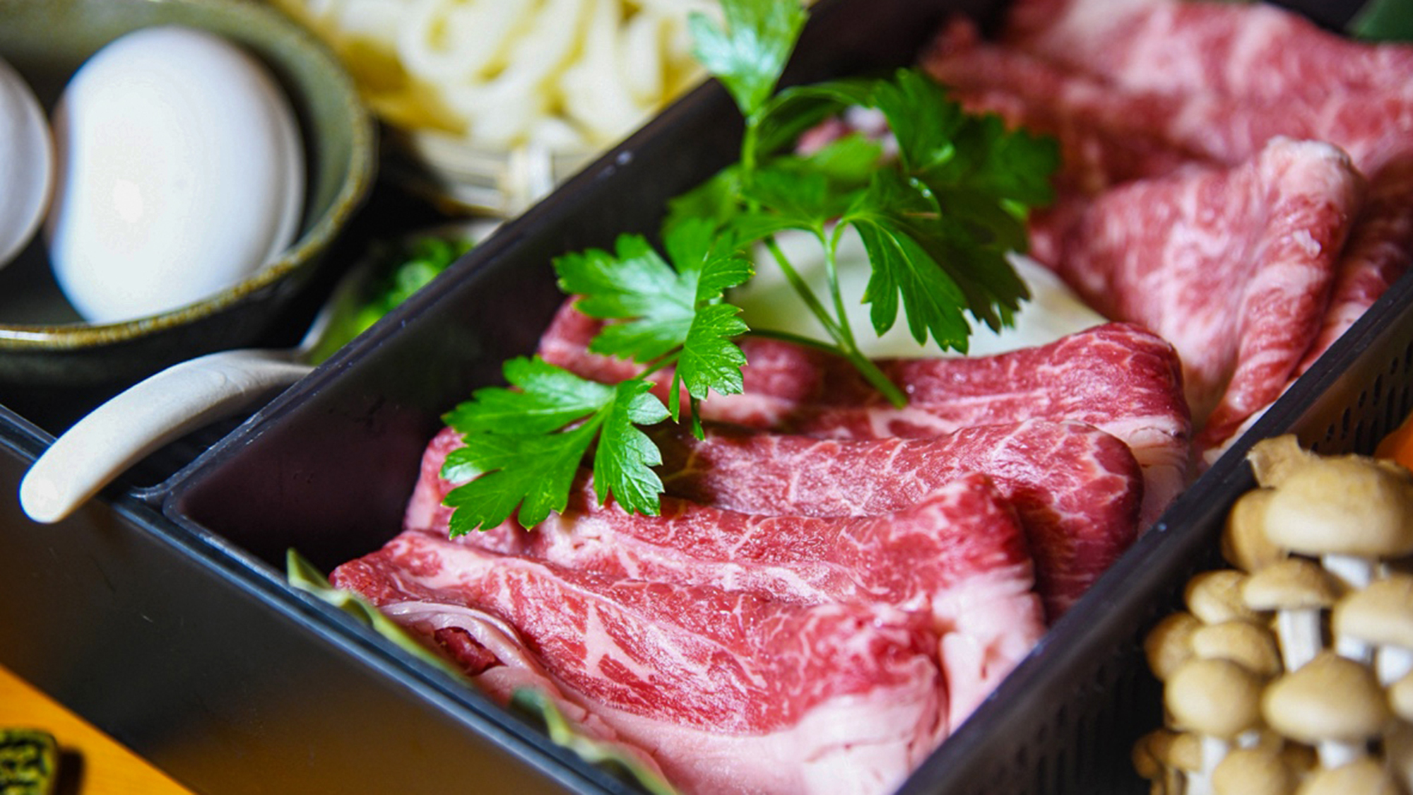 【特製すき焼き】＜冬季限定＞十勝の牛肉2種食べくらべ！お口の中で旨みが広がる♪