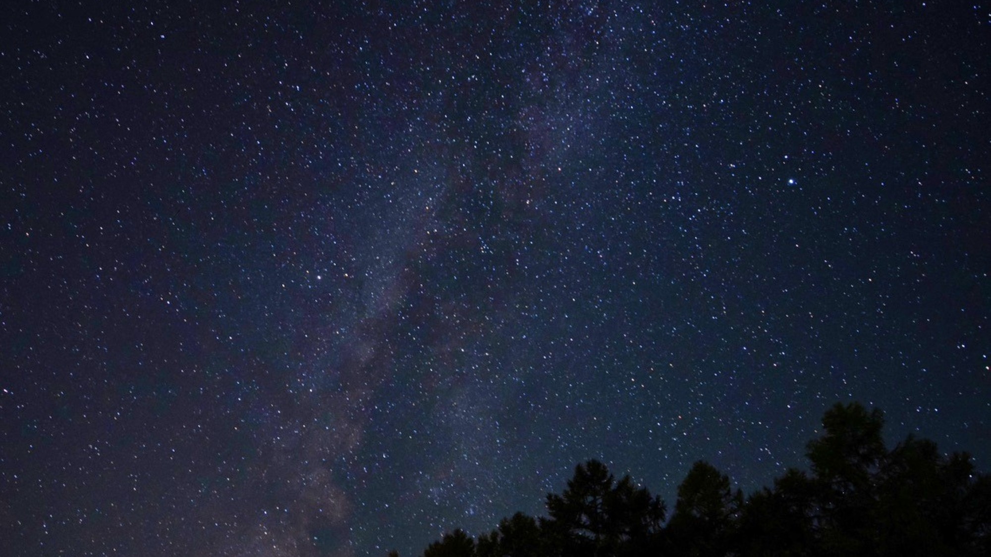 空を見上げれば、満天の星。普段見る事ができない光景に思わず感動――。