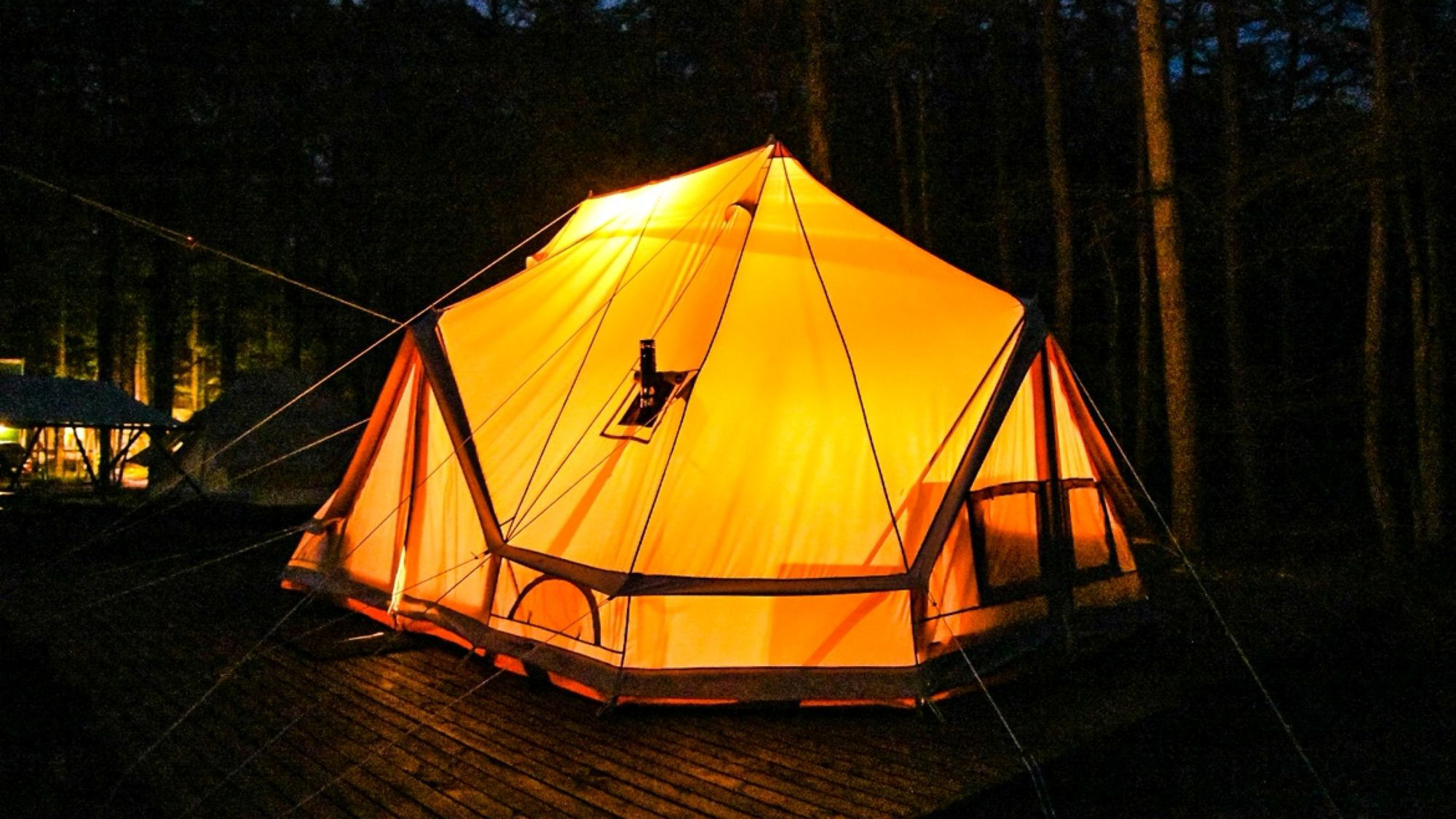 ［テント］上質なCanvasCamp製テントで、ご家族やご友人と、自然の中で過ごす贅沢な時間を。