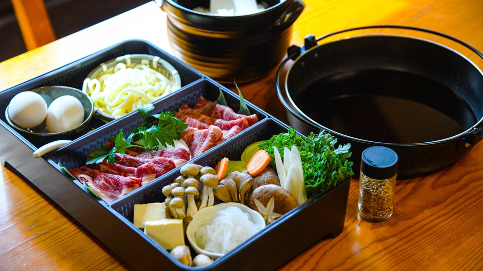 【特製すき焼き】＜冬季限定＞十勝の牛肉2種食べくらべ！お口の中で旨みが広がる♪