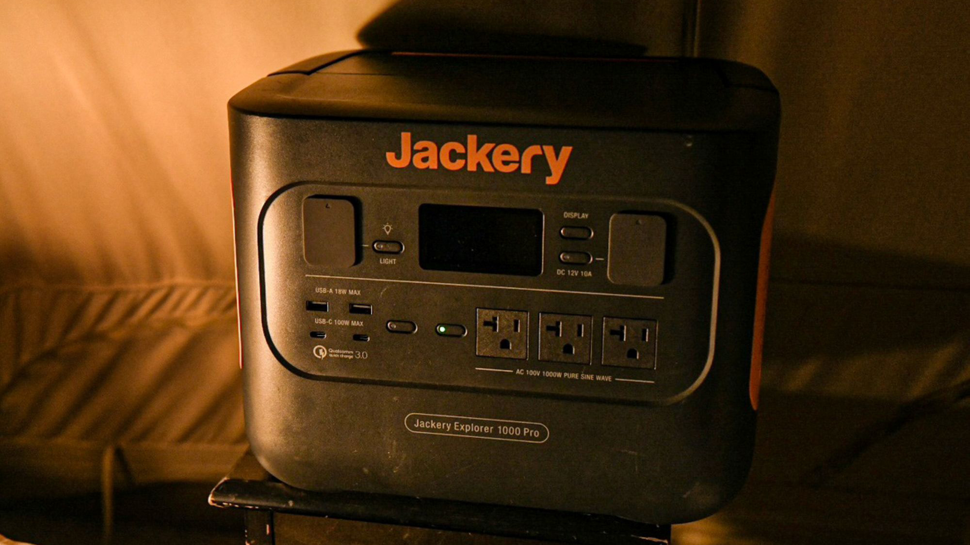 室内照明やスマホの充電などにご使用いただけるポータブル電源（Jackery ポータブル電源 1000