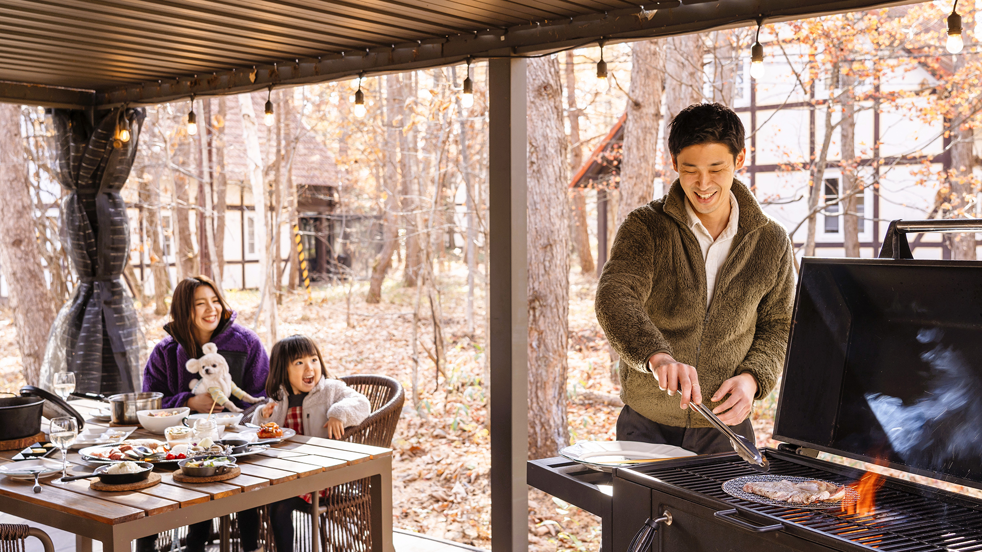 「ジュー」と焼ける肉の音、炭の香り、美味しそうな色に変化する食材たち。BBQの醍醐味を満喫♪