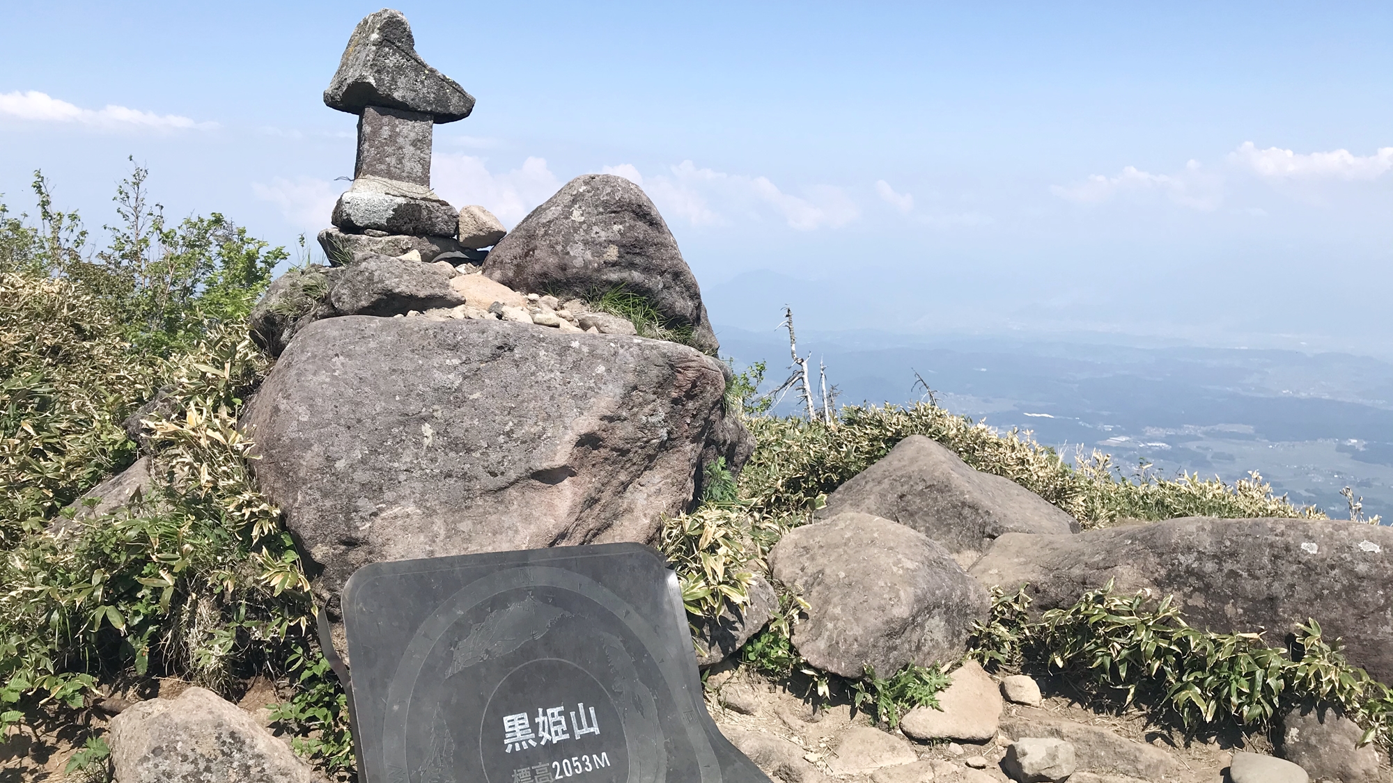 *周辺（黒姫山）/信越五岳の内の一つ 標高2053ｍの黒姫山は豊かな山の植生を楽しむことが出来ます