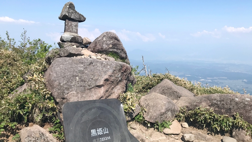 *周辺（黒姫山）/信越五岳の内の一つ 標高2053ｍの黒姫山は豊かな山の植生を楽しむことが出来ます