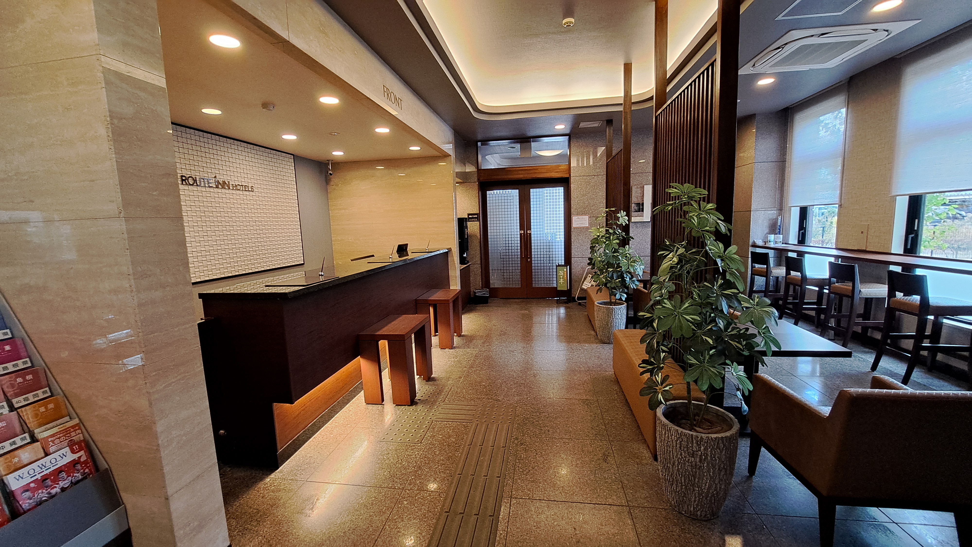 【ロビーカウンター】正面玄関側～