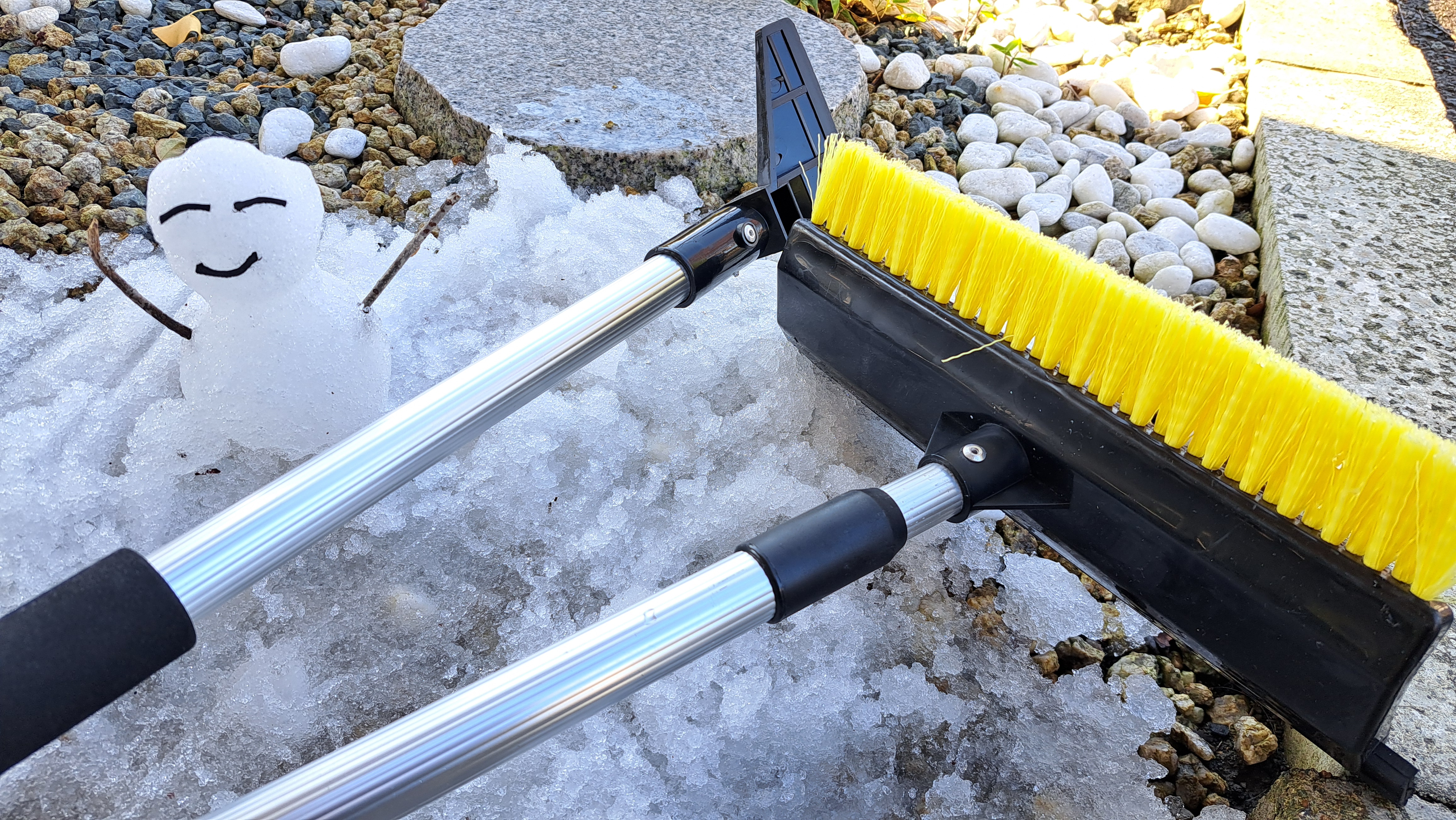 【スノーブラシ】雪国の必需品